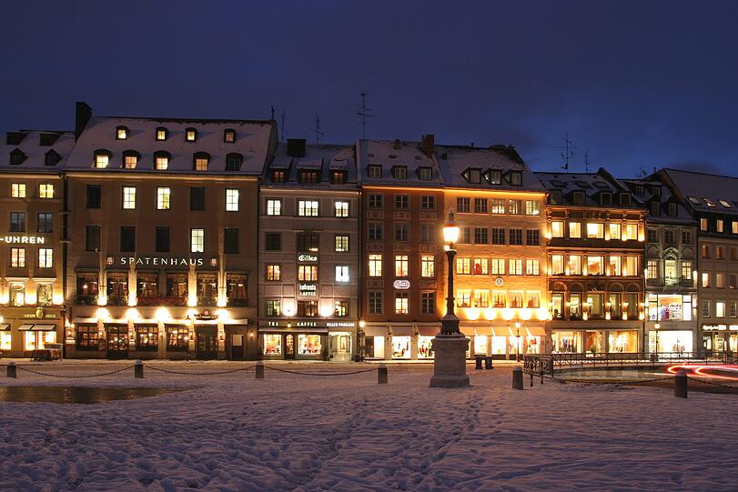 Postkarten-Motiv Residenzstraße: Schee stad, schee weiß.