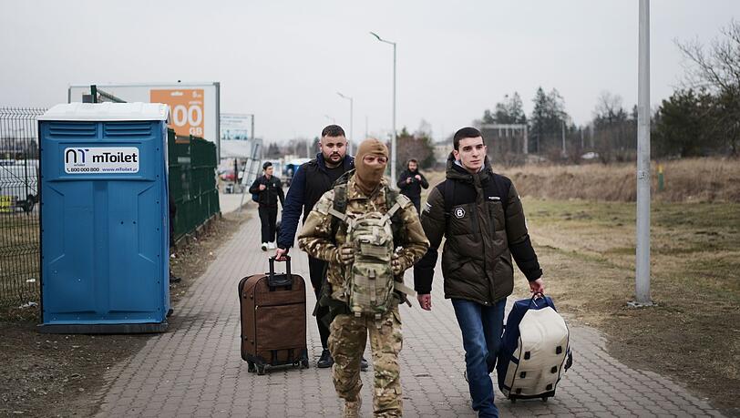 Der ukrainische Präsident Wolodymyr Selenskyj hatte eine Zahl von 16.000 ausländischen Kämpfern als Ziel ausgegeben - diese Marke soll bereits überschritten sein.