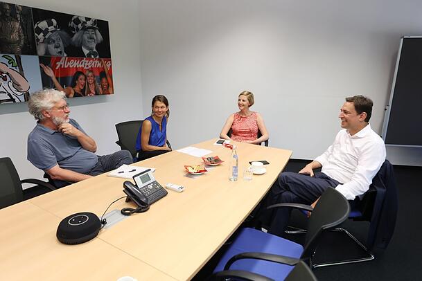 Georg Eisenreich im Gespräch mit den AZ-Redakteuren Heidi Geyer, Christina Hertel und John Schneider (von rechts). Georg Eisenreich im Gespräch mit den AZ-Redakteuren Heidi Geyer, Christina Hertel und John Schneider (von rechts).