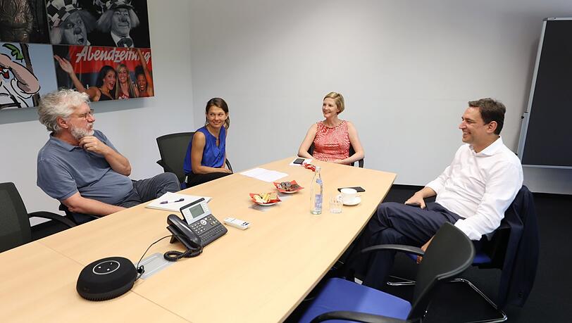 Georg Eisenreich im Gespräch mit den AZ-Redakteuren Heidi Geyer, Christina Hertel und John Schneider (von rechts). Georg Eisenreich im Gespräch mit den AZ-Redakteuren Heidi Geyer, Christina Hertel und John Schneider (von rechts).