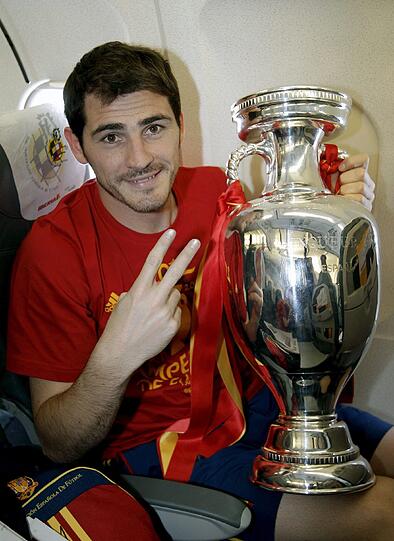 Der Europameister ist zurück in der Heimat - die besten Bilder der Ankunft von Casillas, Iniesta und Co. in Madrid.