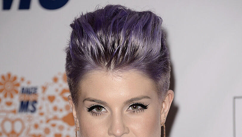Wie man sieht, mag es Kelly Osbourne auch an sich selbst lieber hochgeschlossen Wie man sieht, mag es Kelly Osbourne auch an sich selbst lieber hochgeschlossen