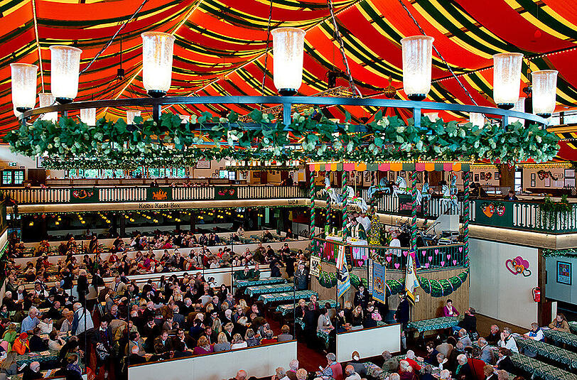 Bilder vom diesjährigen Wiesn-Gottesdienst. Die kleine Felicia Pelz wurde am Donnerstagvormittag getauft.