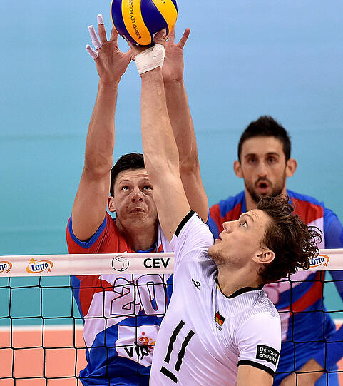 Lukas Immanuel Kampa contra Srecko Lisinac (links).