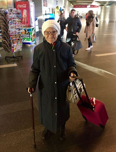 Baba Lena reist quer durch die Welt. Klicken Sie sich durch die Bilder.