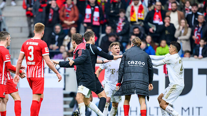 Rudelbildung nach dem Spiel und dem provozierendem Jubel von Joshua Kimmich.