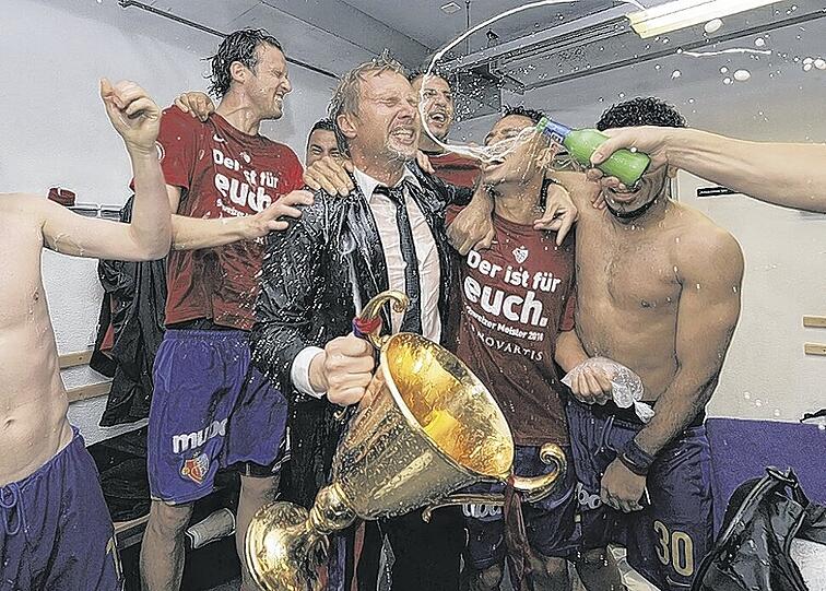 Erfolgreich mit den Eidgenossen: In der Saison 2009/2010 holte Thorsten Fink mit dem FC Basel in der Schweiz die Meisterschaft und den Pokal. Foto: imago