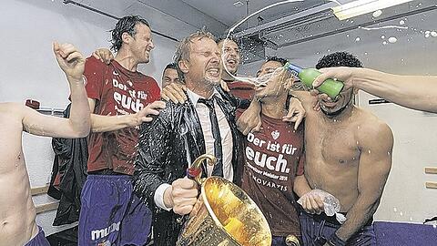 Erfolgreich mit den Eidgenossen: In der Saison 2009/2010 holte Thorsten Fink mit dem FC Basel in der Schweiz die Meisterschaft und den Pokal. Foto: imago