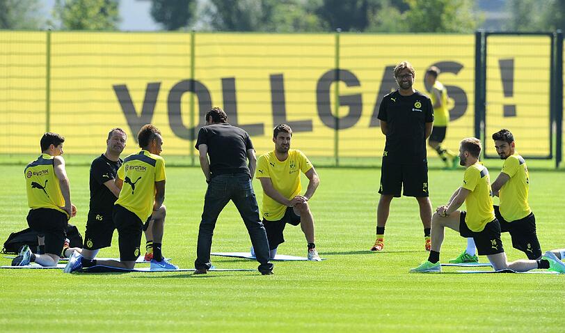 Lewandowski ist zurück im Dortmund Training. Am Sonntag hat der polnische Stürmer die Vorbereitung auf die neue Saison begonnen.