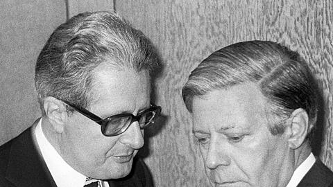 Seite an Seite in schwerer Stunde: Hans-Jochen Vogel (links) und Helmut Schmidt im deutschen Terrorherbst 1977.