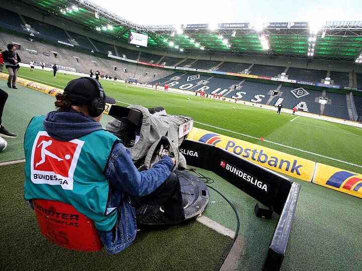 Am Wochenende startet die Bundesliga wieder mit Geisterspielen.