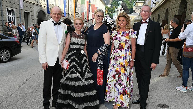 Claudia Gugger-Bessinger mit Ehemann Guenther Bessinger, Hiltrud Werner (Volkswagen AG Vorstand) mit Mann Hans-Peter Werner (rechts) und Babette Albrecht