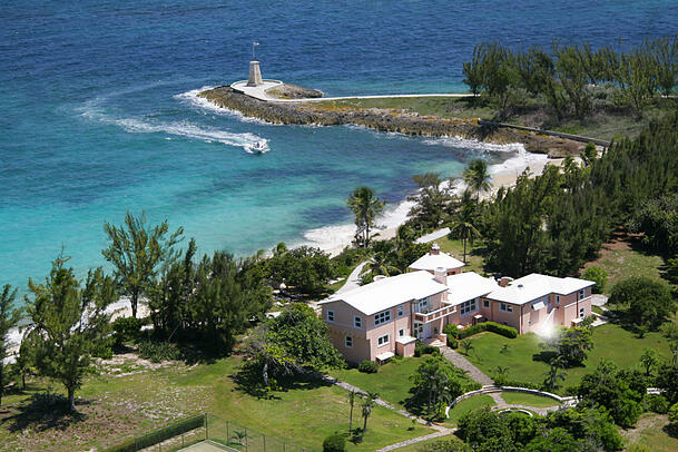 Ebenfalls ein Rückzugsort auf den Bahamas ist Little Whale Cay - die Insel ist 16,2 Hektar groß. Den Preis dafür gibt es nur auf Anfrage. Ebenfalls ein Rückzugsort auf den Bahamas ist Little Whale Cay - die Insel ist 16,2 Hektar groß. Den Preis dafür gibt es nur auf Anfrage.