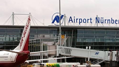 Eine Air Berlin-Maschine am Nürnberger Flughafen. Gestern kam es dort nach zwei abgebrochenen Starts zum Passagier-Streik. Eine Air Berlin-Maschine am Nürnberger Flughafen. Gestern kam es dort nach zwei abgebrochenen Starts zum Passagier-Streik.