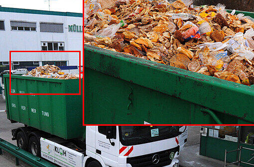 Ganze Lkw-Ladungen karrt die Firma vom Hof: Die Großbäckerei Müller Brot muss darf immer noch nicht produzieren.