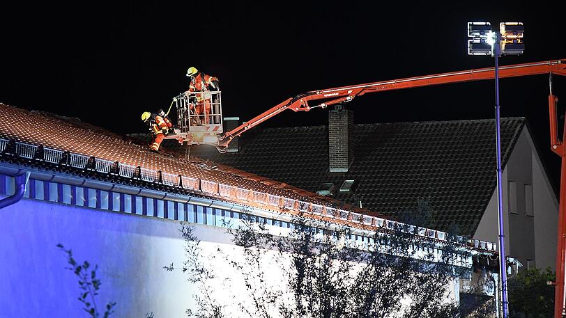 Großeinsatz am Pfingstsonntag: Mehrere Feuerwehren haben in Mühldorf einen Penny-Supermarkt gelöscht.