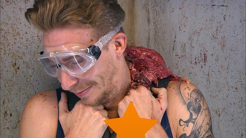 David Friedrich bekommt die Ekel-Masse ab