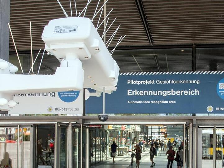 Gesichtserkennung im öffentlichen Raum: 2017 gab es am Bahnhof Südkreuz in Berlin eine Testphase.