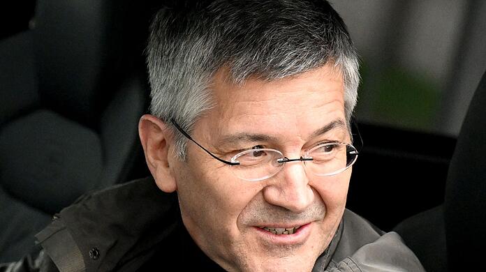 Herbert Hainer, Präsident des FC Bayern, hofft am Wochenende auf zwei Titelgewinne.