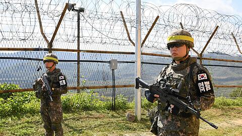 Die Demilitarisierte Zone (DMZ) trennt die zwei Staaten.