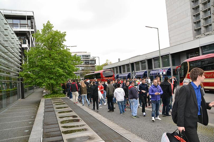 Die Real-Stars bei der Abfahrt zum Training.