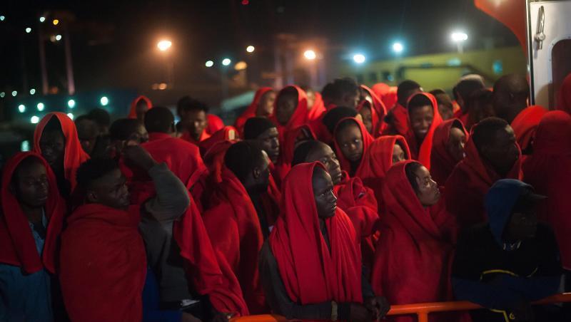 Migranten sind nach ihrer Rettung auf dem Mittelmeer in den Hafen von Malaga gebracht worden. Migranten sind nach ihrer Rettung auf dem Mittelmeer in den Hafen von Malaga gebracht worden.