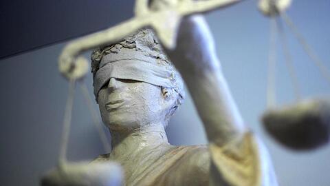 Eine Statue der Justizia. Foto: Peter Steffen/dpa/Symbolbild