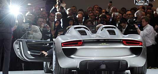 Verbraucht weniger als ein Kleinwagen: der Porsche 918 Spyder.