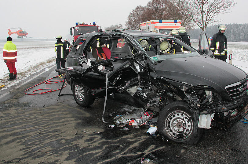 Die Bilder von dem Unfall auf der B12 bei Putzbrunn.