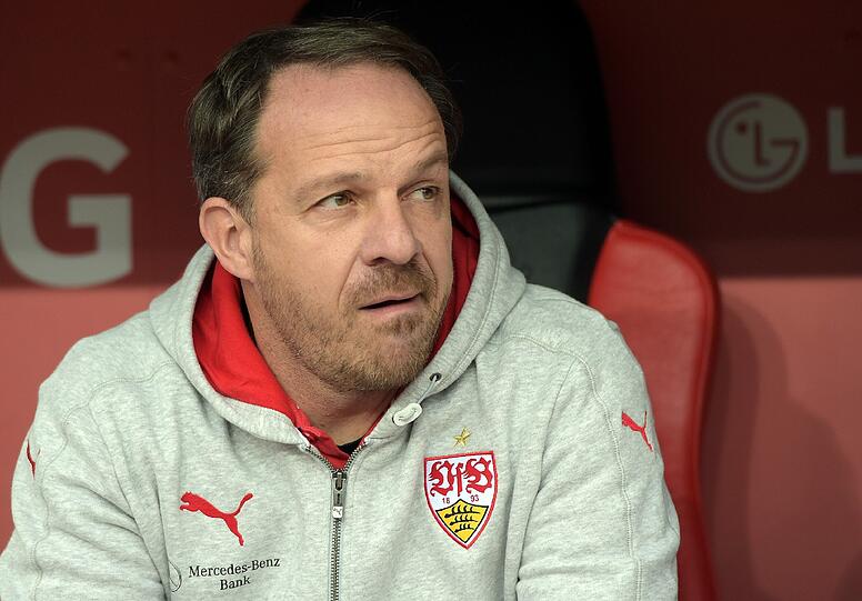 Alexander Zorniger hatte eine offensive Spielidee für den VfB Stuttgart. Doch auch mit dieser wurden die Schwaben nicht erfolgreicher. Nach 13 Spielen auf Platz 16 entlassen.