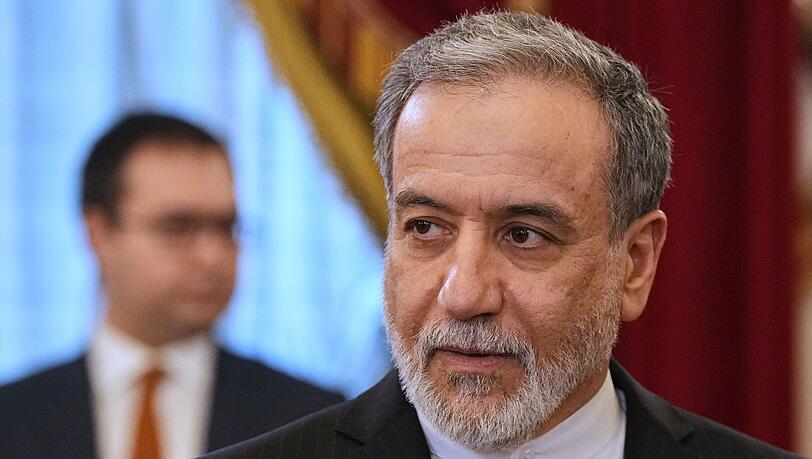 Irans Außenminister Abbas Araghtschi gibt an, dass weitere Verhandlungen mit den USA am Freitag starten sollen. (Archivbild) Irans Außenminister Abbas Araghtschi gibt an, dass weitere Verhandlungen mit den USA am Freitag starten sollen. (Archivbild)