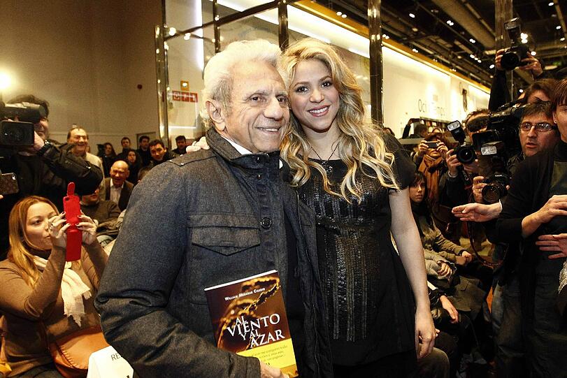 Shakira und ihr Vater William Mebarak bei der Veröffentlichung seines Buches. Shakira hat für das Buch ihres Vaters das Vorwort beigesteuert.