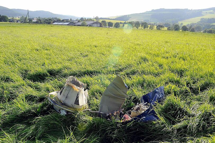 Wrackteile wohin man blickt. Die Bilder vom Absturzort.