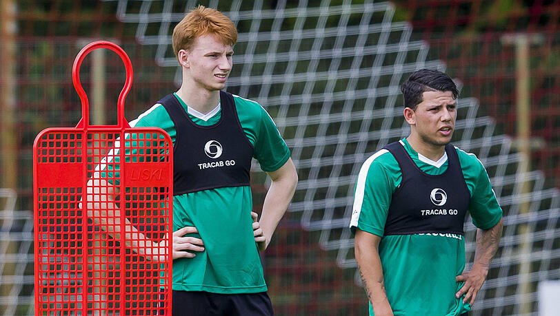 Sepp van den Berg, FC Liverpool: Der 17-jährige Niederländer gilt als großes Talent auf der Innenverteidiger-Position. Verschiedenen Berichten nach sollen sich die Bayern nicht nur für den Youngster interessiert haben, sondern sogar versucht haben, dessen Transfer von PEC Zwolle zum FC Liverpool zu verhindern - vergeblich! Sepp van den Berg, FC Liverpool: Der 17-jährige Niederländer gilt als großes Talent auf der Innenverteidiger-Position. Verschiedenen Berichten nach sollen sich die Bayern nicht nur für den Youngster interessiert haben, sondern sogar versucht haben, dessen Transfer von PEC Zwolle zum FC Liverpool zu verhindern - vergeblich!
