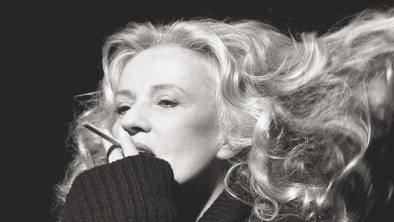 Tolle Mähne und natürlich eine Zigarette: Porträtspezialistin Brigitte Lacombe blickt hier auf ihre Landsfrau Jeanne Moreau, 1996 in New York.