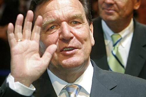 Anders als seine Nachfolgerin nimmt Schröder an der Olympia-Eröffnung teil