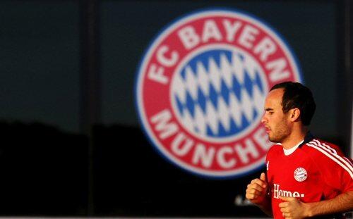 Landon Donovan, das Zehn-Wochen-Experiment des FC Bayern, er scheint bereits bestens angekommen
