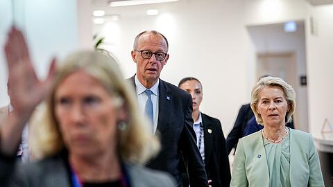 Will dem Iran ein Angebot machen: Kanzler Friedrich Merz reiste mit einem Vorsto&szlig; der Bundesregierung zum EU-Gipfel nach Zypern. Kommissionschefin von der Leyen pr&auml;sentierte m&ouml;gliche Ma&szlig;nahmen gegen hohe Energiepreise.