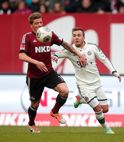 MARIO GÖTZE: NOTE 2.
Bekam den Vorzug vor Kroos. Wuselte über die gesamte Feldbreite, spielte kaum einen Fehlpass, leitete das 1:0 ein. Tauchte dafür nicht so oft vor dem Tor auf.