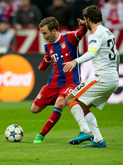 Das letzte Tor für dieses Spiel fällt in der 88. Minute. Jetzt darf auch Mario Götze: Der Weltmeister-Torschütze trifft aus halblinker Position per Flachschuss zum 7:0.