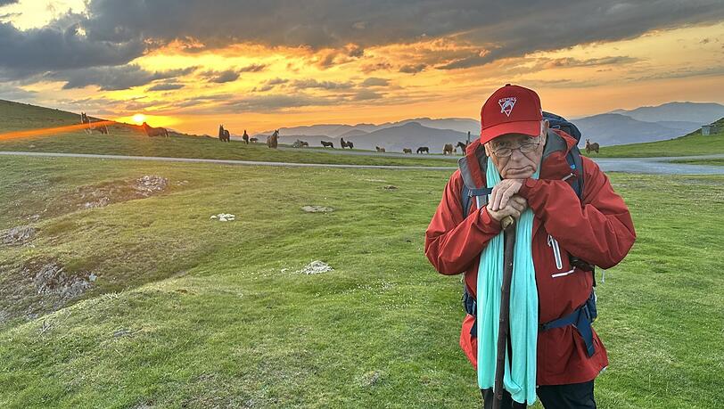 Bill (Chris Haywood) hat sich in den Kopf gesetzt, trotz Knieverletzung rund 800 Kilometer nach Santiago de Compostela zu laufen.