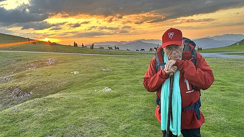 Bill (Chris Haywood) hat sich in den Kopf gesetzt, trotz Knieverletzung rund 800 Kilometer nach Santiago de Compostela zu laufen.