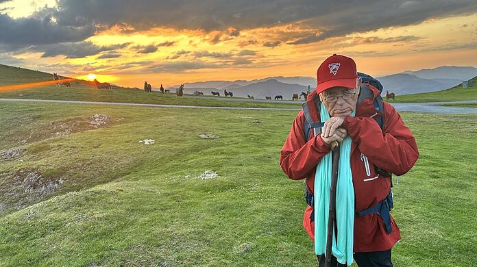 Bill (Chris Haywood) hat sich in den Kopf gesetzt, trotz Knieverletzung rund 800 Kilometer nach Santiago de Compostela zu laufen.