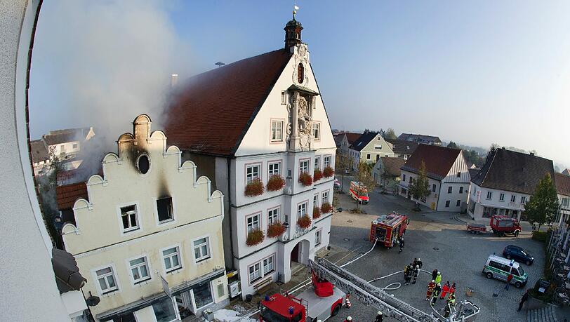 Brand in einem Mehrfamilienhaus in Geisenfeld: Die Bilder Brand in einem Mehrfamilienhaus in Geisenfeld: Die Bilder