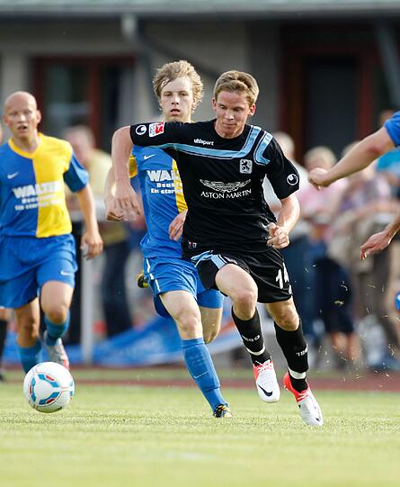 In seinem ersten Auftritt gelingen Neuzugang Marin Tomasov auf Anhieb zwei Tore. Der Gegner spielt allerdings nur in der Kreisliga A.