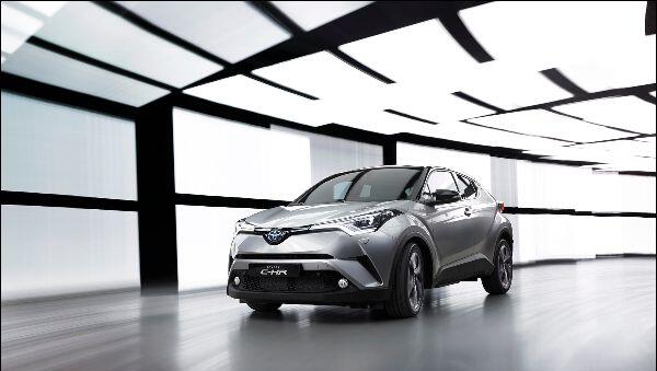Toyota gibt mit dem neuen C-HR ein eigenwilliges Design-Statement in der kompakten SUV-Klasse. Toyota gibt mit dem neuen C-HR ein eigenwilliges Design-Statement in der kompakten SUV-Klasse.