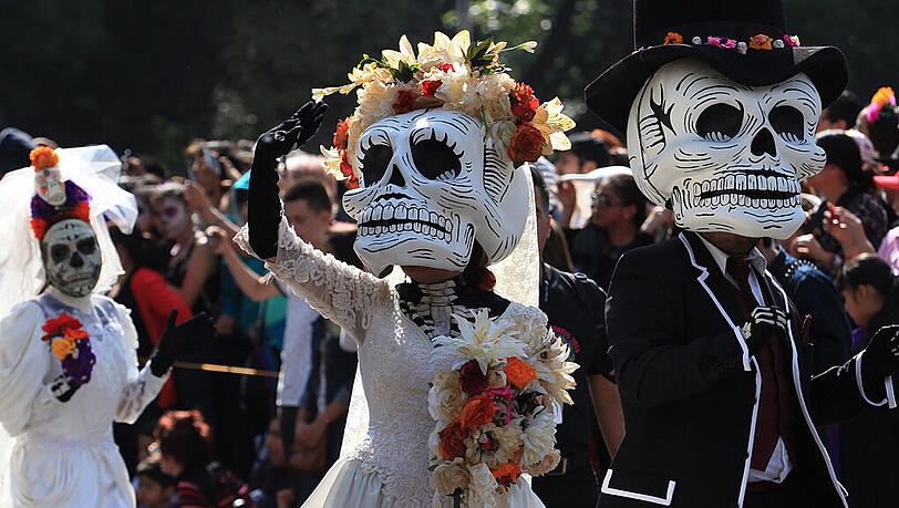 Der "Día de los Muertos" wird in Mexiko-Stadt in diesem Jahr erstmals auch als Parade gefeiert. Die Bilder vom Umzug nach Vorbild des James-Bond-Films "Spectre". Der "Día de los Muertos" wird in Mexiko-Stadt in diesem Jahr erstmals auch als Parade gefeiert. Die Bilder vom Umzug nach Vorbild des James-Bond-Films "Spectre".