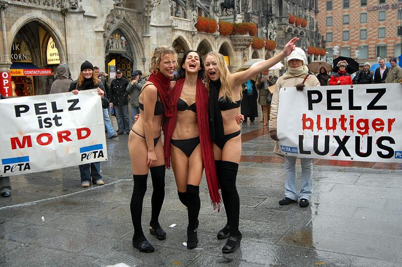 Anti-Pelz-Protest hat in München Tradition - wie diese Kampagne von Peta zeigt.