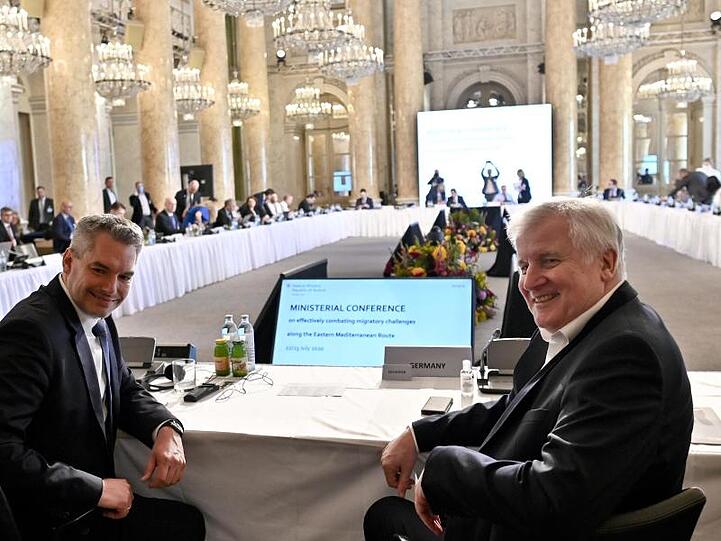 Der österreichische Innenminister Nehammer und Bundesinnenminister Seehofer bei der "Ministerkonferenz zur Bekämpfung illegaler Migration an den östlichen Mittelmeerrouten".