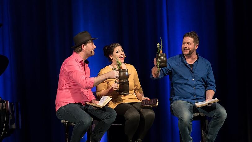 Na dann Prost: Tom Bauer, Veronika Frank und Sebastian Hagengruber im Musical "Drei Wünsche".